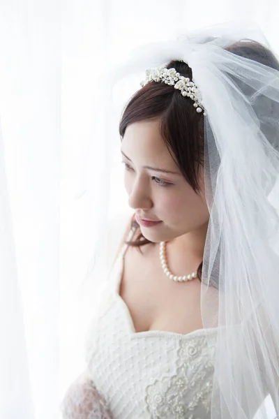Mooie Japanse Jonge Bruid Met Sluier — Stockfoto