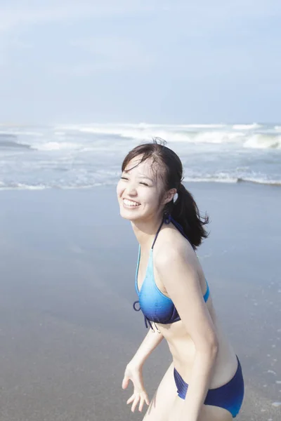 Joven Asiático Mujer Azul Bikini Disfrutando Vacaciones Verano Playa —  Fotos de Stock