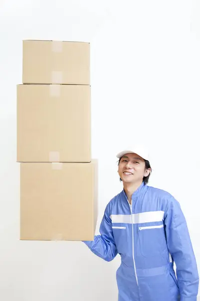 Joven Japonés Entrega Hombre Con Cajas Cartón — Foto de Stock