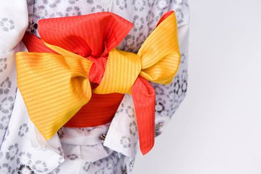 Geleneksel Çin Yeni Yıl konsepti. Geleneksel kimono giyen kadın