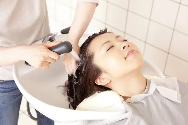 Japanese Woman Having Beauty Treatment Salon — Stock Photo, Image