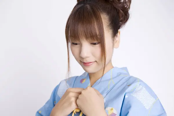 Femme Japonaise Kimono Avec Ornement Traditionnel — Photo