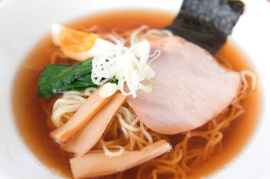 Lezzetli malzemeli Asya çorbası.