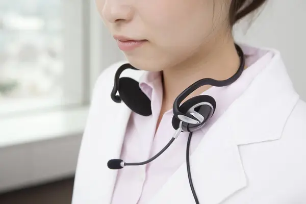 Junge Asiatische Geschäftsfrau Mit Headset Büro Kundendienstmitarbeiterin — Stockfoto