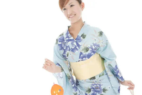 一个穿着和服的日本女人的肖像 — 图库照片