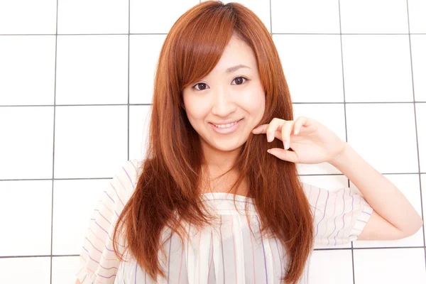 Asiático Joven Mujer Con Sonrisa — Foto de Stock