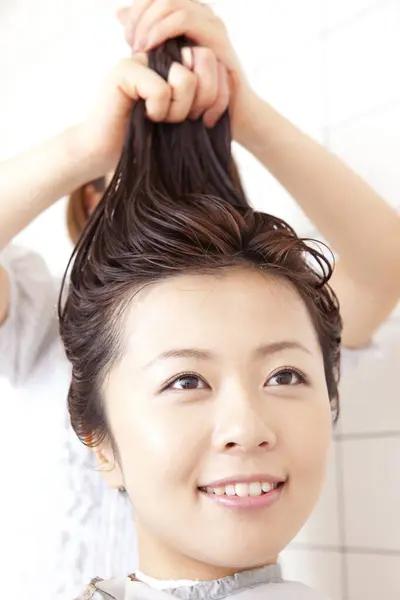 Japanse Vrouw Het Hebben Van Een Schoonheid Behandeling Een Salon — Stockfoto
