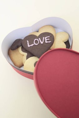 Kalp şeklindeki kurabiyeleri kapat