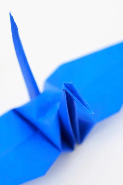 Лебедь Голубой Бумаги Оригами Белом Фоне — стоковое фото