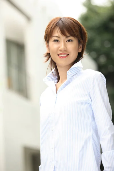 Portret Van Een Aziatische Zakenvrouw — Stockfoto