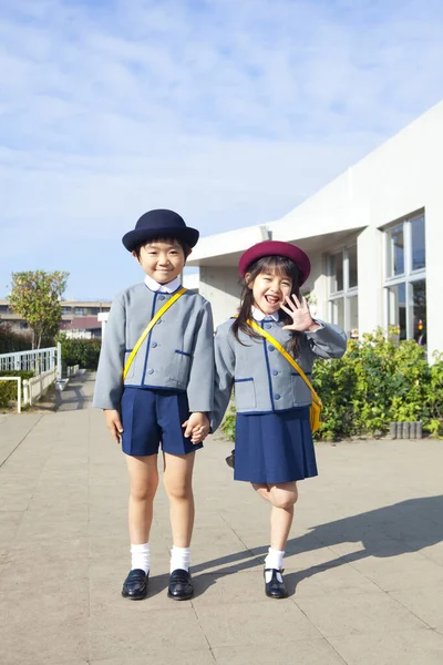 Två Glada Japanska Barn Grundskolan — Stockfoto