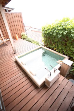 Tatil köyündeki güzel yüzme havuzu