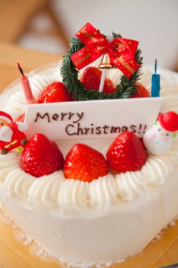Kremalı, dutlu Noel pastası 