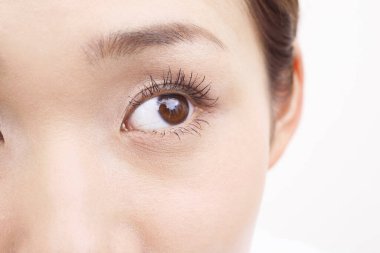 Asyalı kadın gözünü kapat