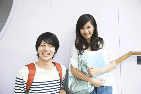 Retrato Estudantes Universitários Japoneses Sorridentes — Fotografia de Stock