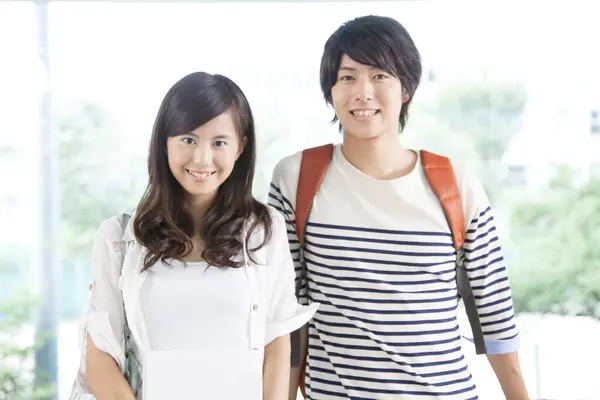Портрет Улыбающихся Студентов Японского Колледжа — стоковое фото