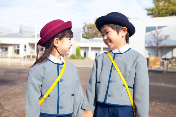 Dos Lindos Niños Japoneses Escuela Primaria — Foto de Stock