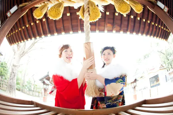 Asian Girls Dressed Furisode Shaking Bell Temple Praying — Stock Photo, Image