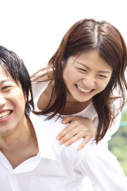 Dışarıdaki Japon bir çiftin portresi.