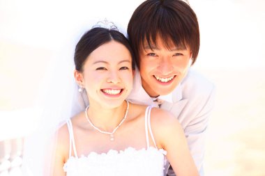 Güzel bir çift Asyalı yeni evli.