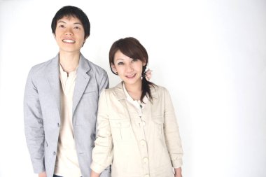 Mutlu Asyalı çifti birbirine yakın tut. 