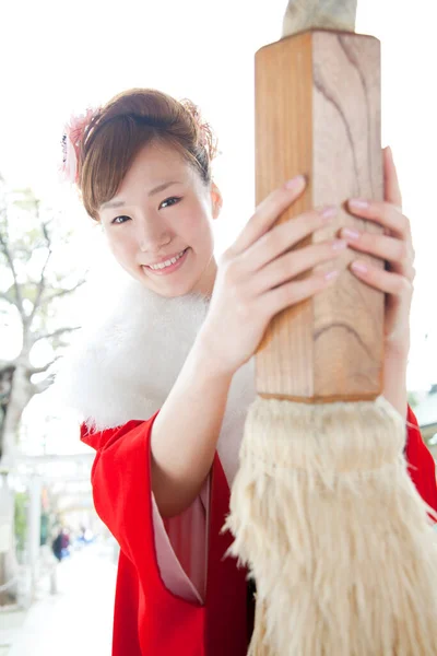 stock image Beautiful Asian woman in traditional red kimono with white fur collar visiting shrine
