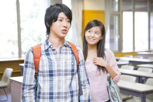 Okuldaki Genç Asyalı Öğrenciler — Stok fotoğraf