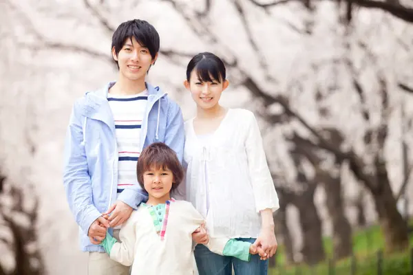 Portrait Happy Japanese Family Spring Park — Stock Photo, Image
