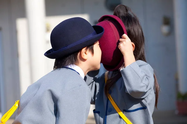 Två Glada Japanska Barn Grundskolan — Stockfoto