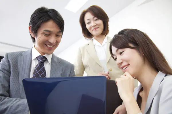 Porträt Eines Erfolgreichen Japanischen Geschäftsteams Büro — Stockfoto