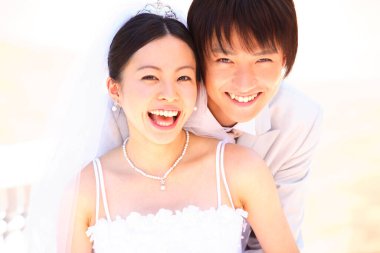 Güzel bir çift Asyalı yeni evli.