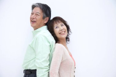 Mutlu Asyalı olgun çift aşık. 