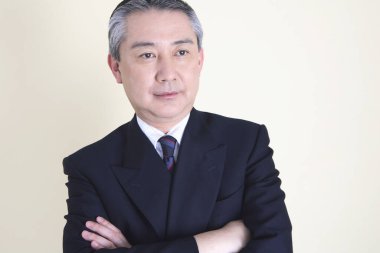 kollarını çapraz Asya iş adamı 