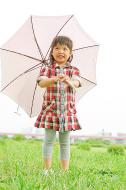 küçük kız şemsiye Park 