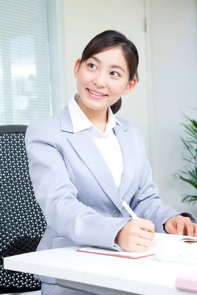 Joven Mujer Negocios Oficina — Foto de Stock