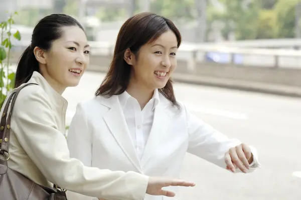 Asian Businesswomen Street — Stock Photo, Image