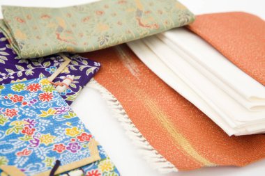 Arkaplanda renkli kumaş dokusu örnekleri