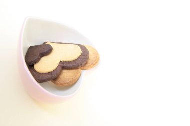 Kalp şeklindeki kurabiyeleri kapat