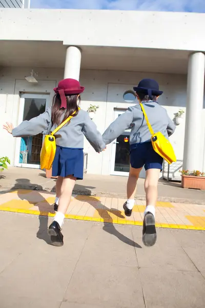Dos Lindos Niños Japoneses Escuela Primaria —  Fotos de Stock