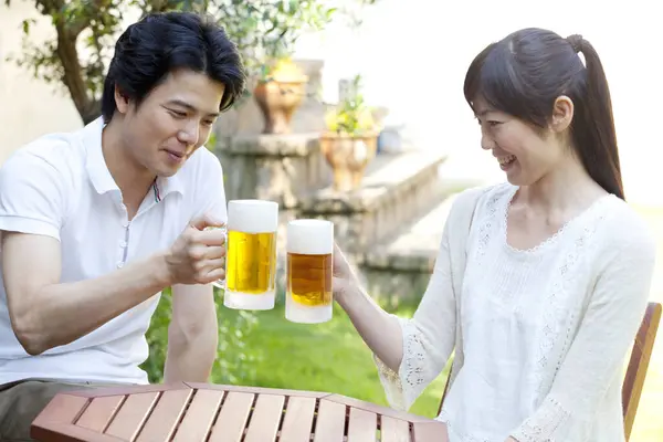 Asian Couple Drinking Beer Outdoor Cafe — Stock Photo, Image