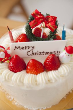 Kremalı, dutlu Noel pastası 