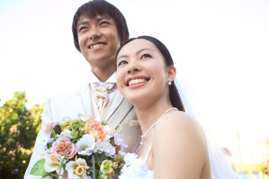  Genç ve mutlu bir çiftin portresi.   