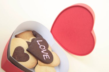 Kalp şeklindeki kurabiyeleri kapat