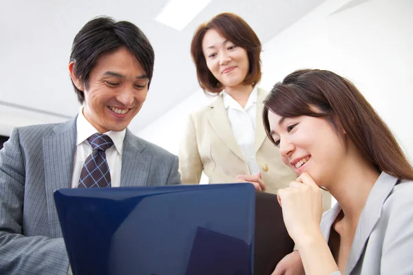 Porträt Eines Erfolgreichen Japanischen Geschäftsteams Büro — Stockfoto