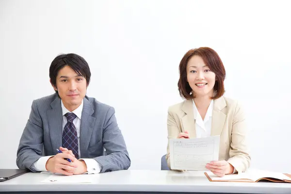 Des Hommes Affaires Japonais Qui Travaillent Ensemble Bureau Concept Réunion — Photo