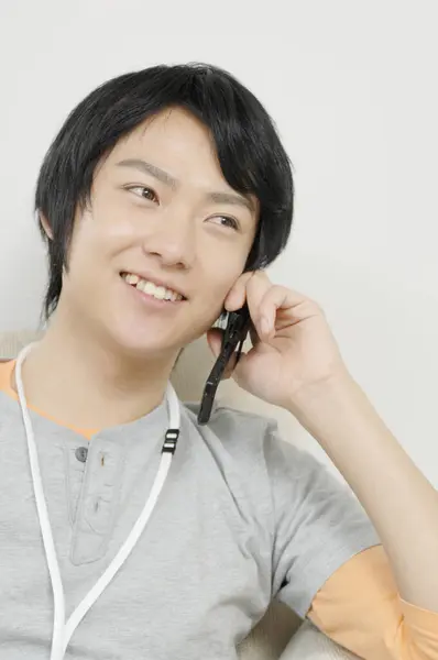 Asiatique Homme Parler Sur Téléphone — Photo