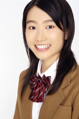 Beyaz arka planda genç Asyalı kadın 