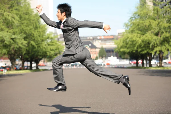 Человек Костюме Прыгает Воздух — стоковое фото