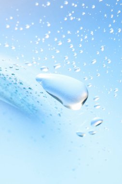 Mavi Arkaplanda Su Damlaları 