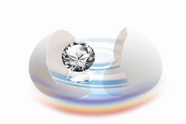 Diamante Cristal Con Cáscara Huevo Sobre Fondo Blanco — Foto de Stock